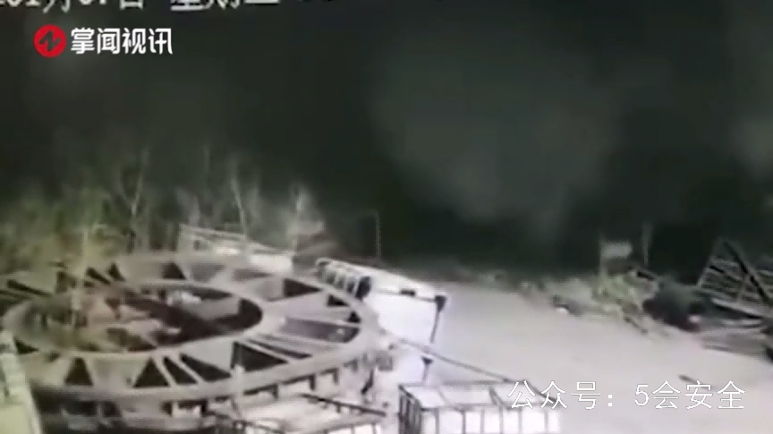冶炼厂内气体泄漏女职工拍照引发爆炸身亡警示