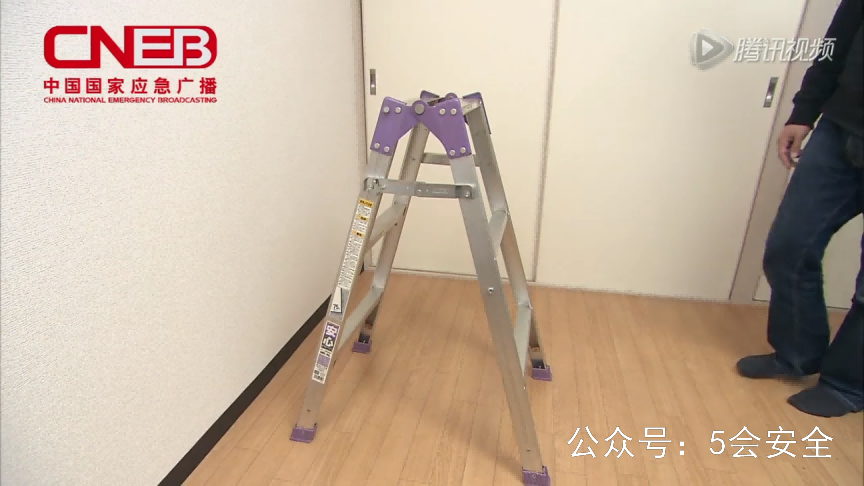 家庭安全之梯子的正确使用警示