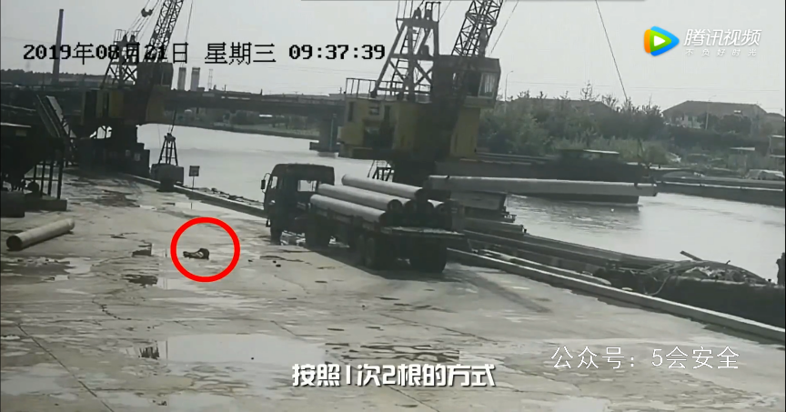 滑钩起重伤害事故