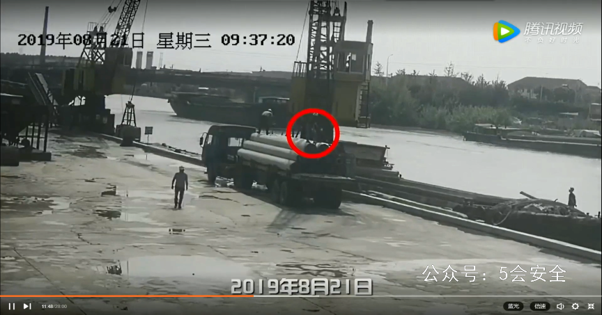 滑钩起重伤害事故