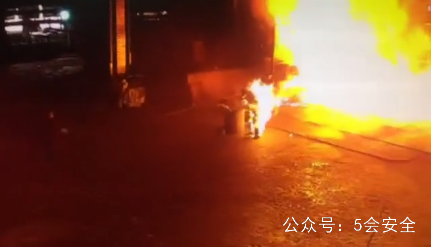 炼钢炉钢水喷溅造成人员死亡事故警示