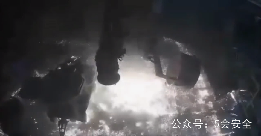 铝冶炼厂桥式起重机事故警示