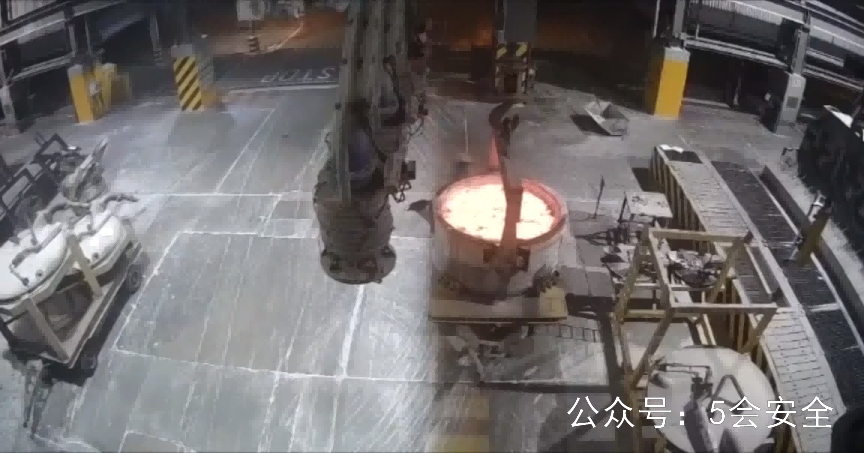 铝冶炼厂桥式起重机事故警示